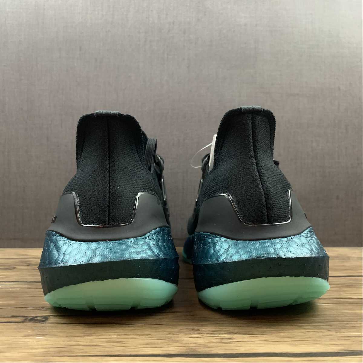 Adidas Ultraboost 22 - Preto/Verde
