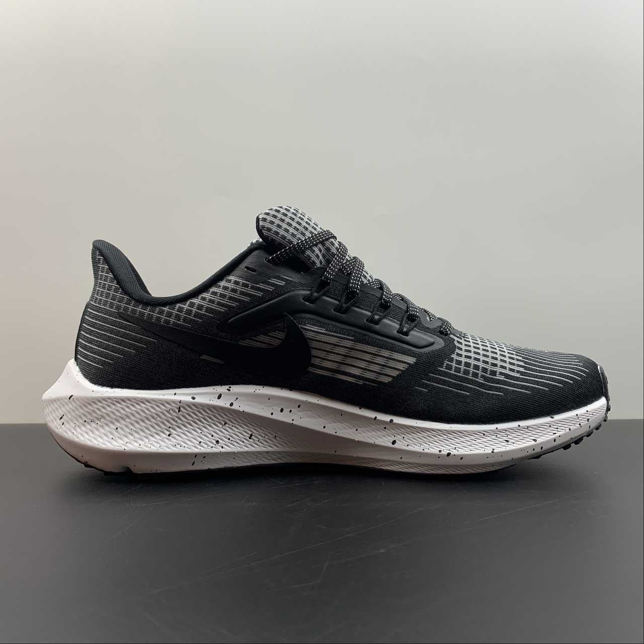 Nike Air Zoom Pegasus 39 - Preto/Cinza