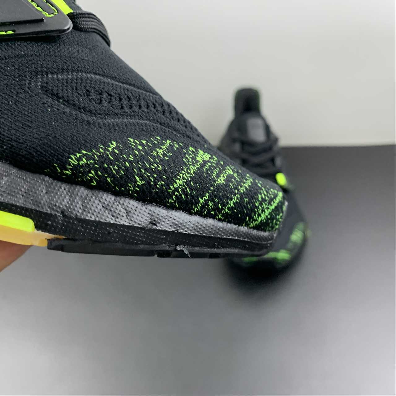 Adidas Ultraboost 22 - Preto/Verde