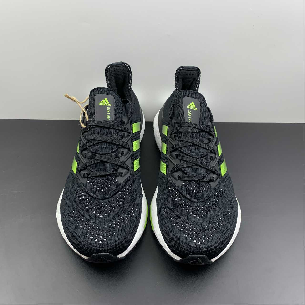 Adidas Ultraboost 22 - Preto/Branco/Verde