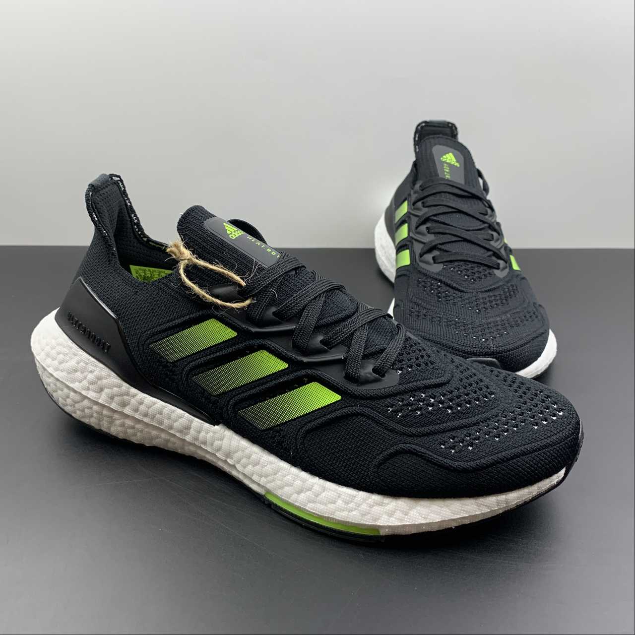 Adidas Ultraboost 22 - Preto/Branco/Verde