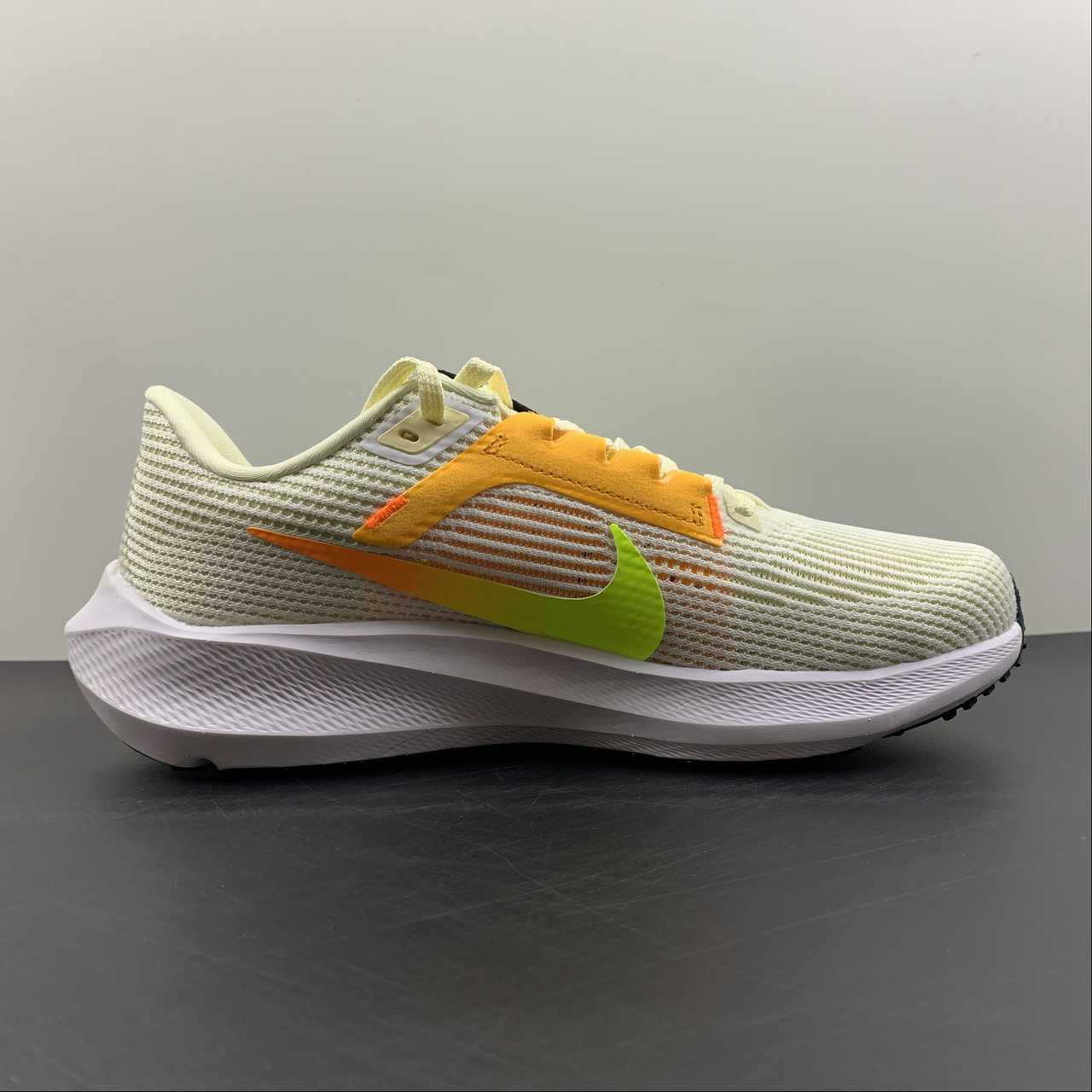 Nike Air Zoom Pegasus 40 - Branco/Amarelo/Laranja