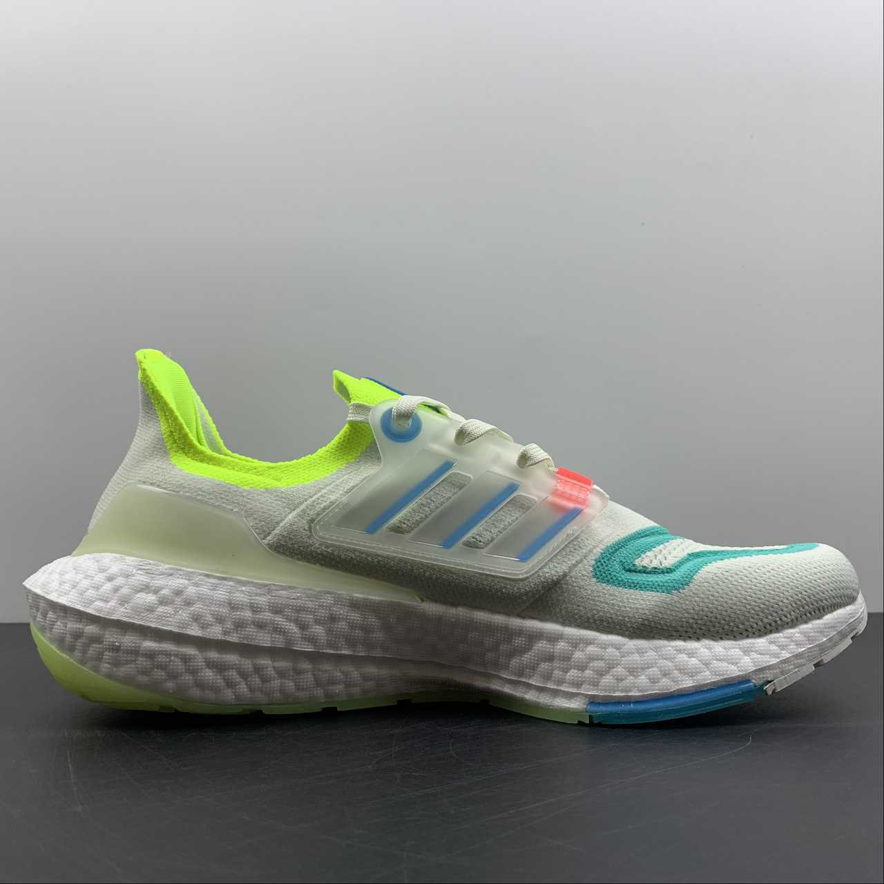 Adidas Ultraboost 22 - Cinza/Verde