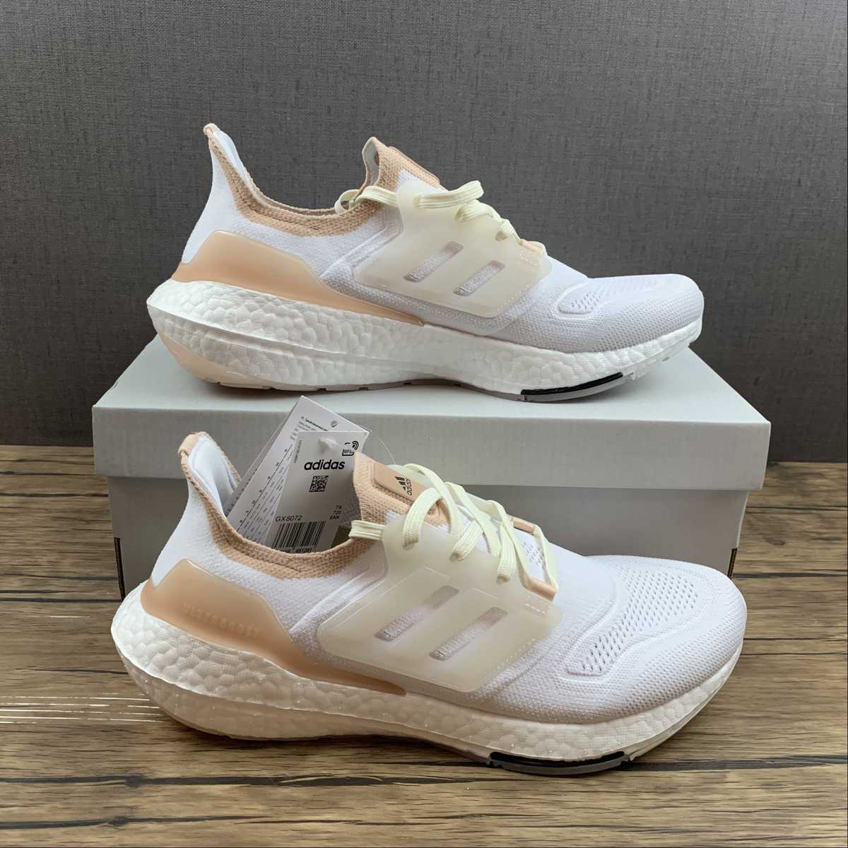 Adidas Ultraboost 22 - Branco/Nude