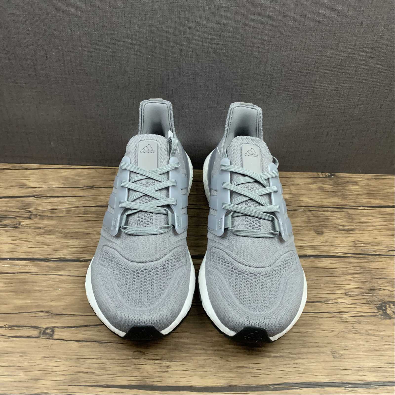 Adidas Ultraboost 22 - Cinza