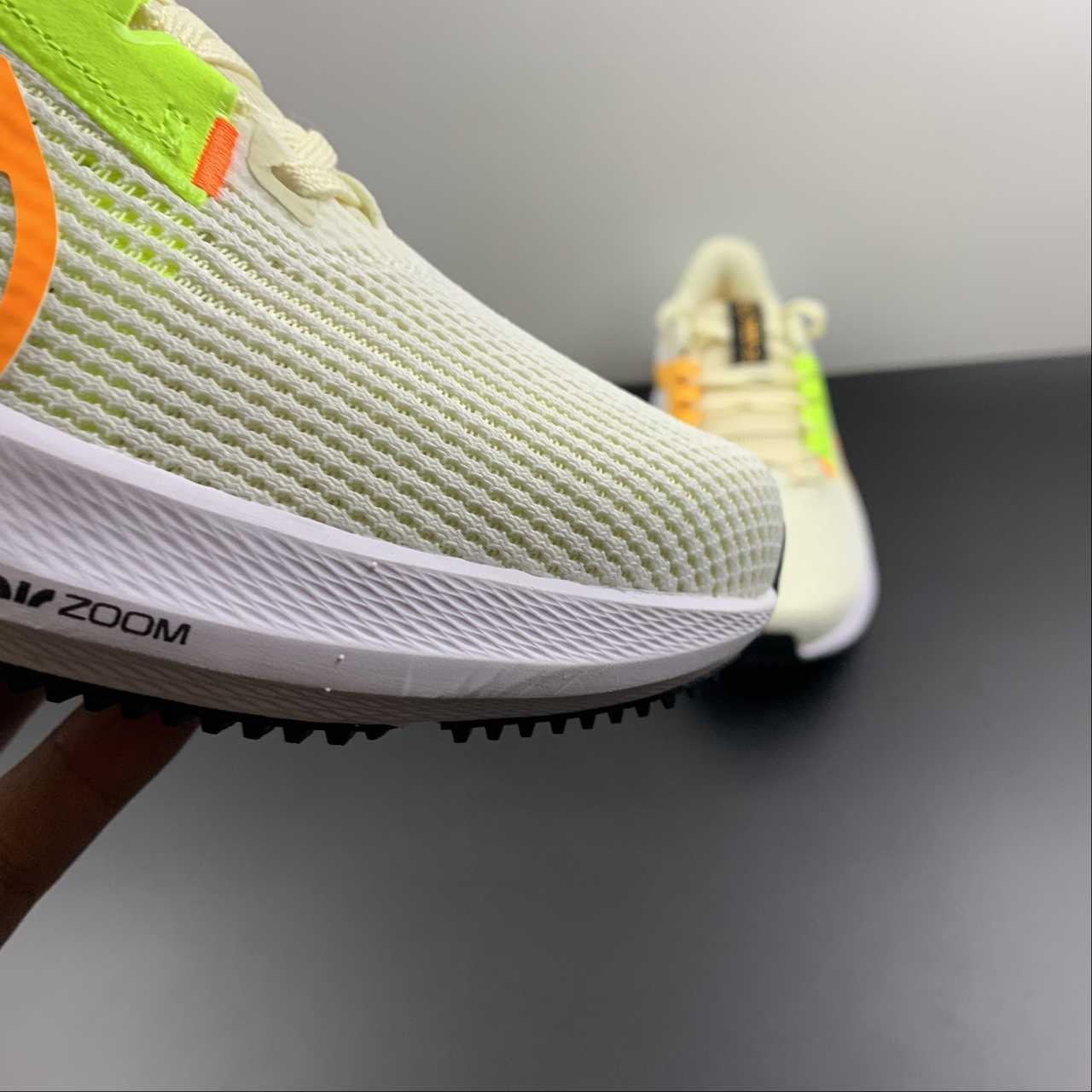 Nike Air Zoom Pegasus 40 - Branco/Amarelo/Laranja