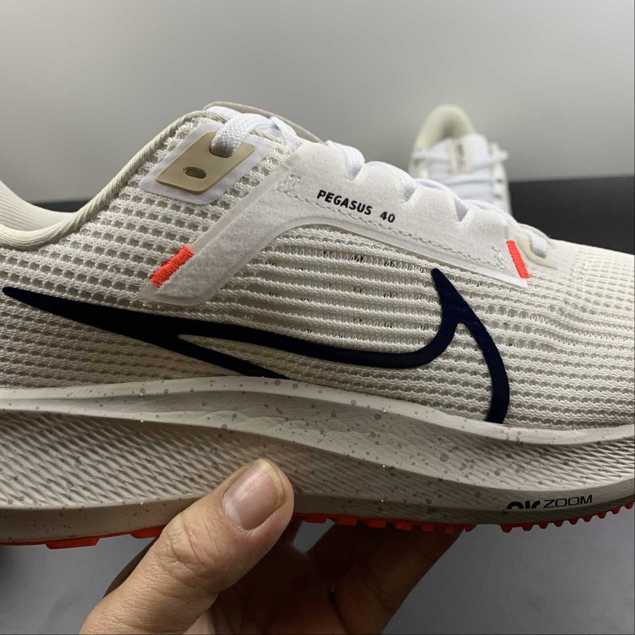 Nike Air Zoom Pegasus 40 - Branco/Preto/Laranja 2