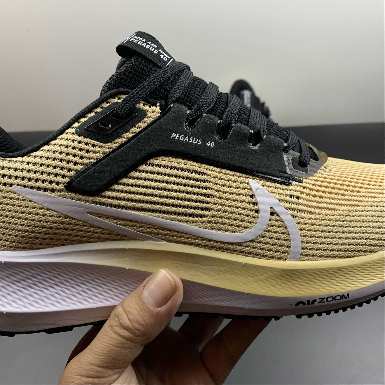 Nike Air Zoom Pegasus 40 - Bege/Preto