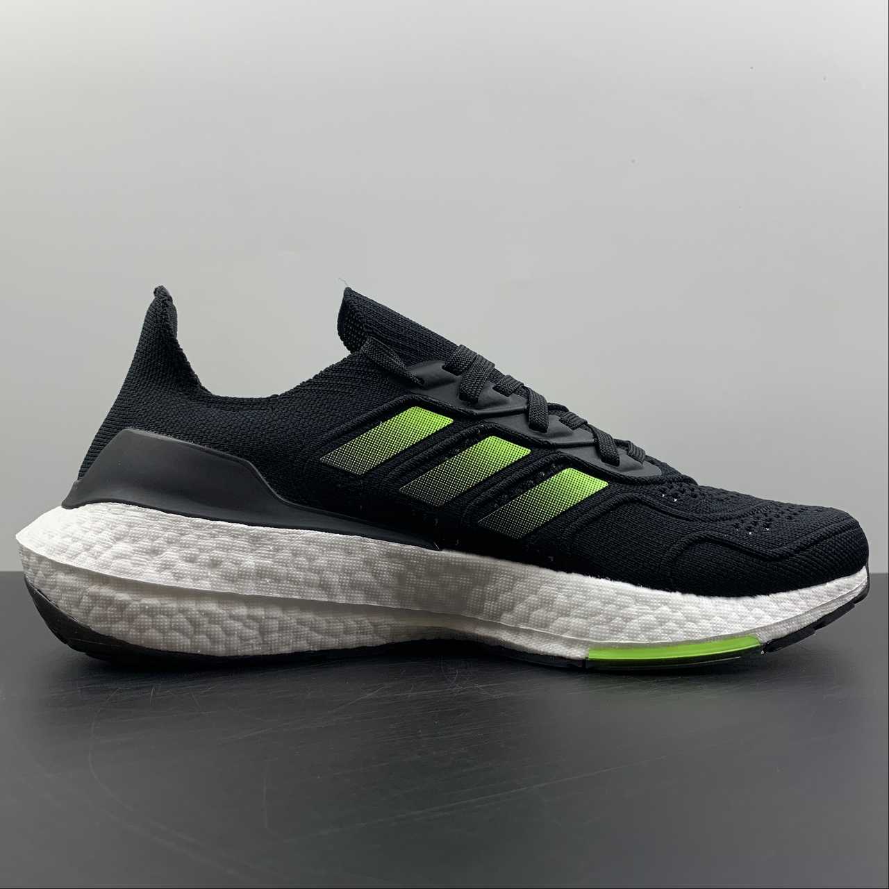 Adidas Ultraboost 22 - Preto/Branco/Verde