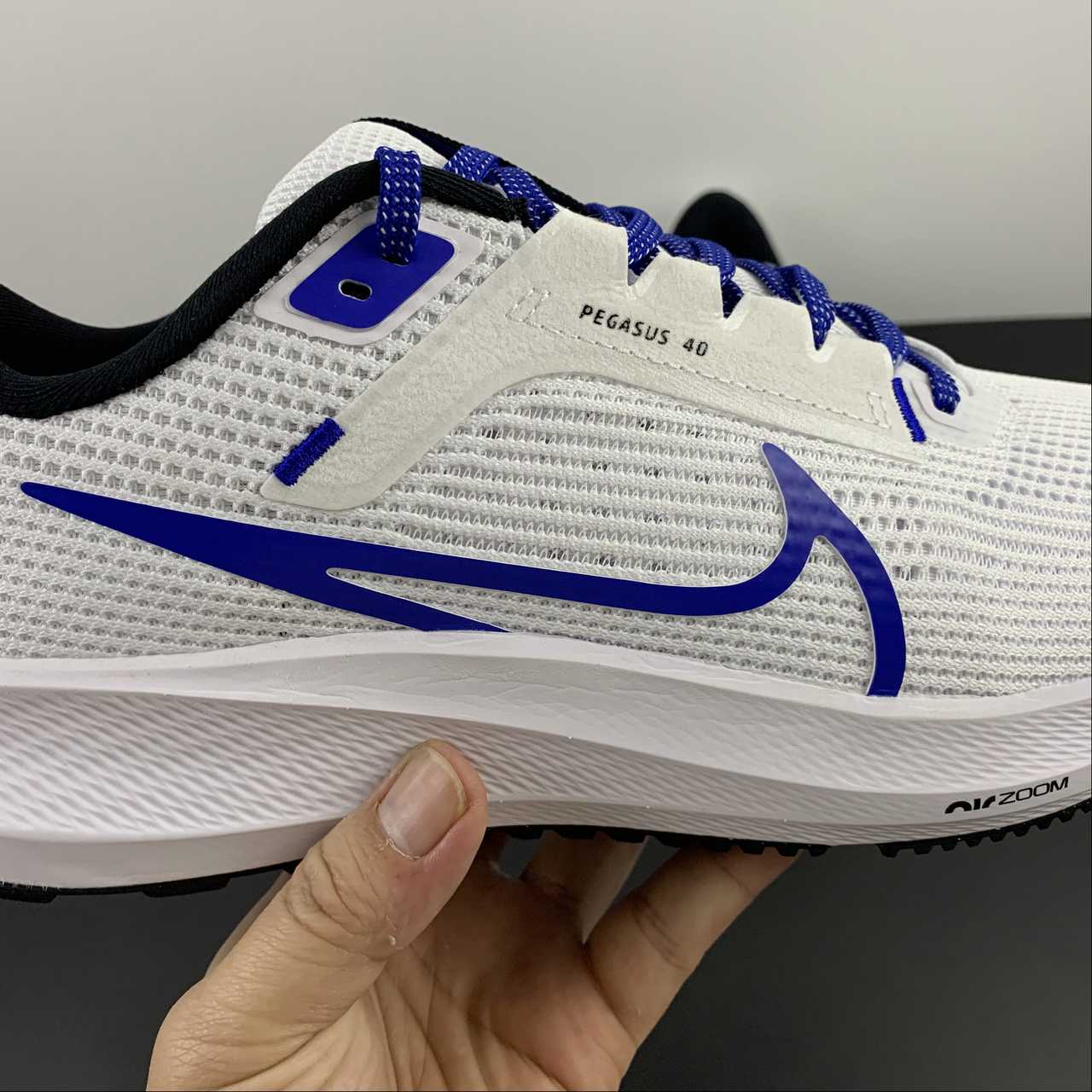 Nike Air Zoom Pegasus 40 - Branco/Azul/Preto