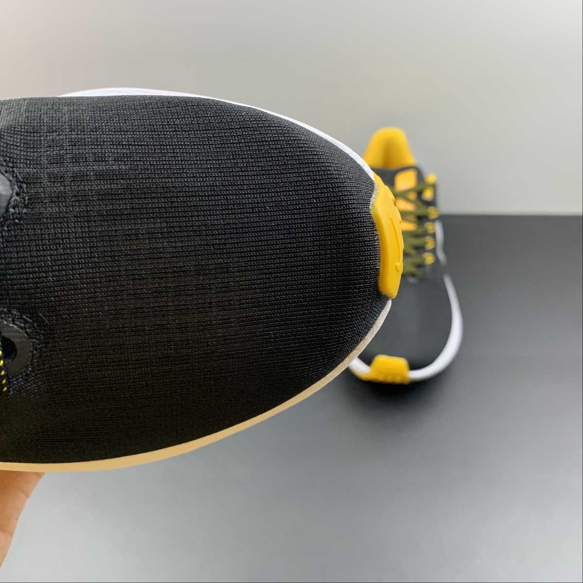 Nike Air Zoom Pegasus 39 - Preto/Amarelo