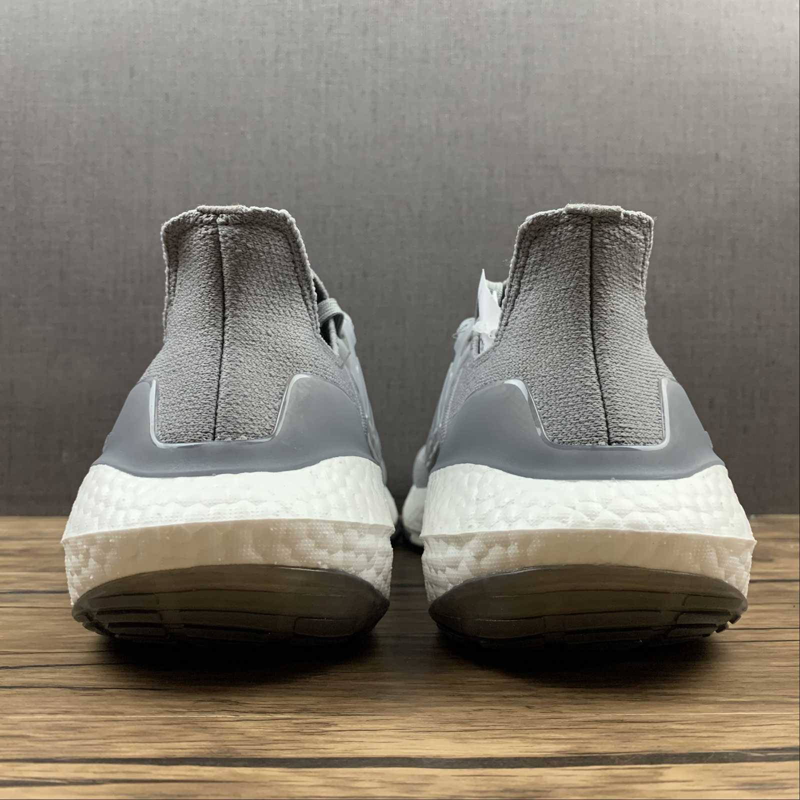 Adidas Ultraboost 22 - Cinza
