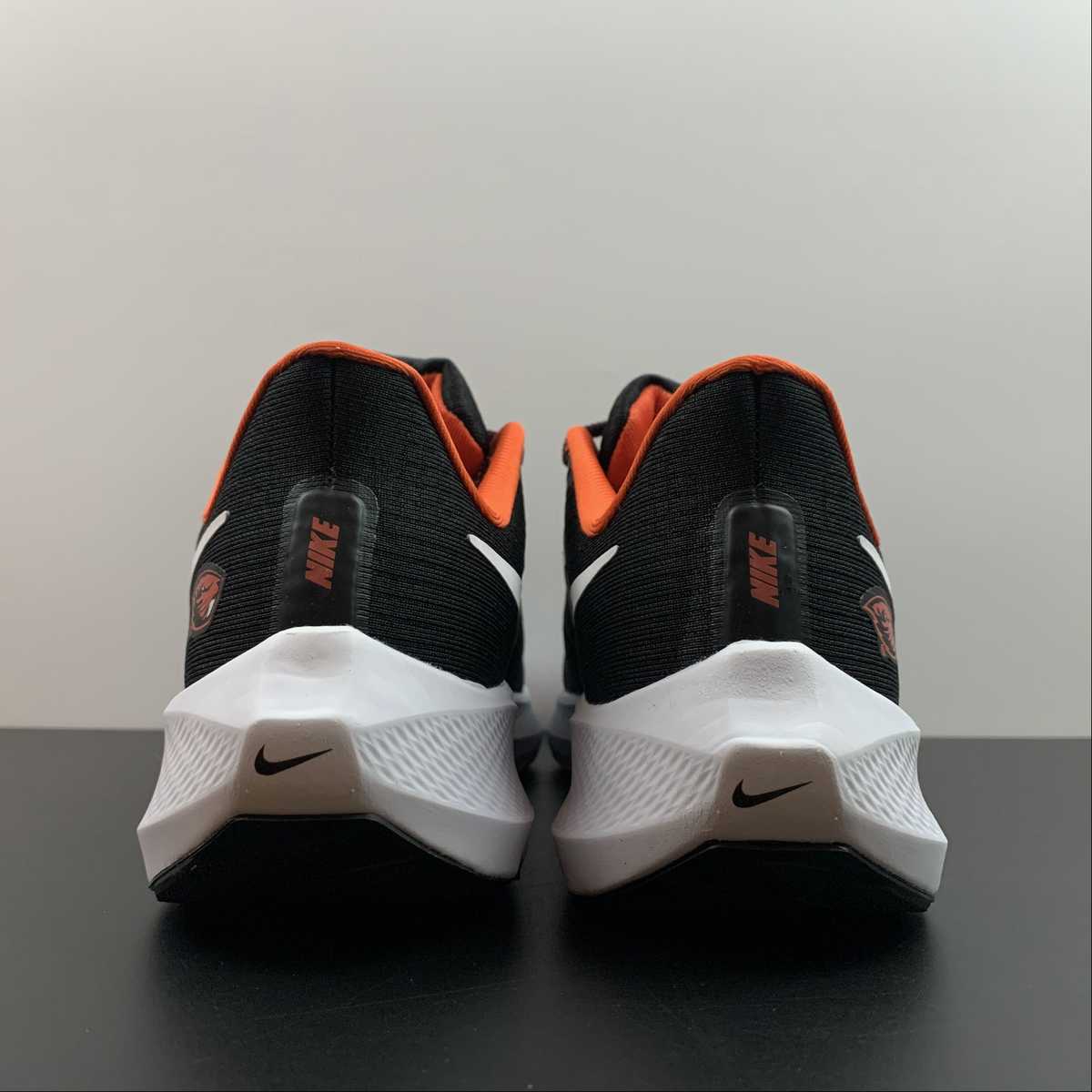 Nike Air Zoom Pegasus 39 - Preto/Laranja