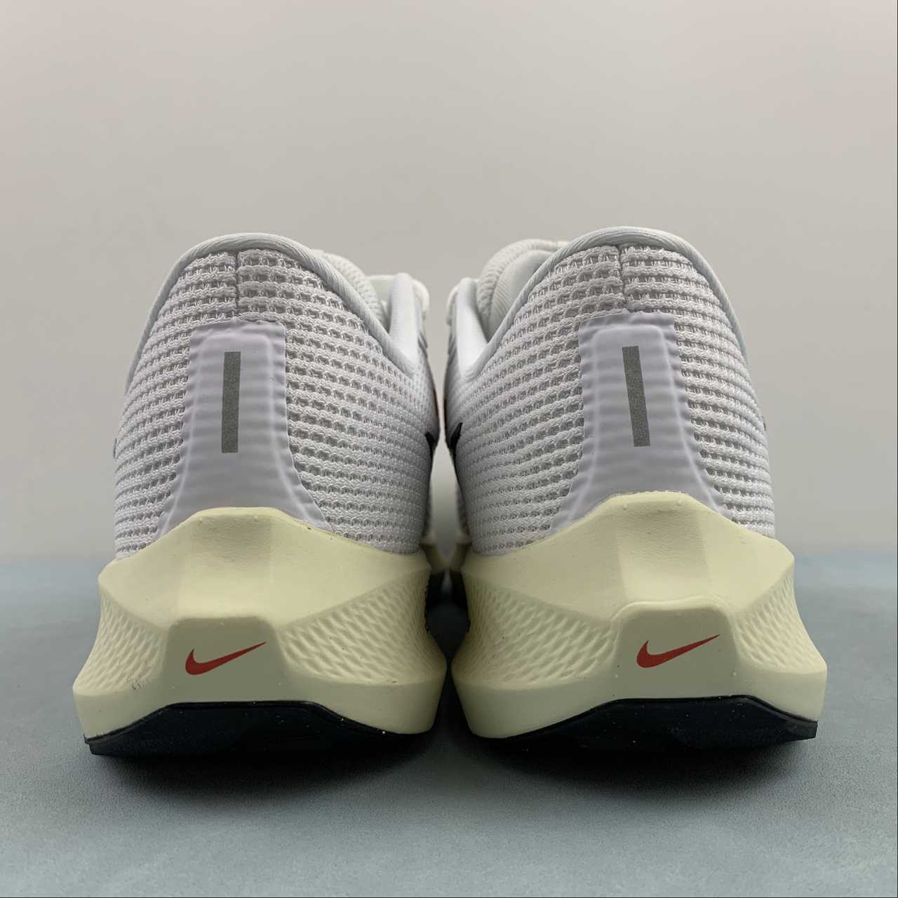 Nike Air Zoom Pegasus 40 - Branco/Preto/Vermelho