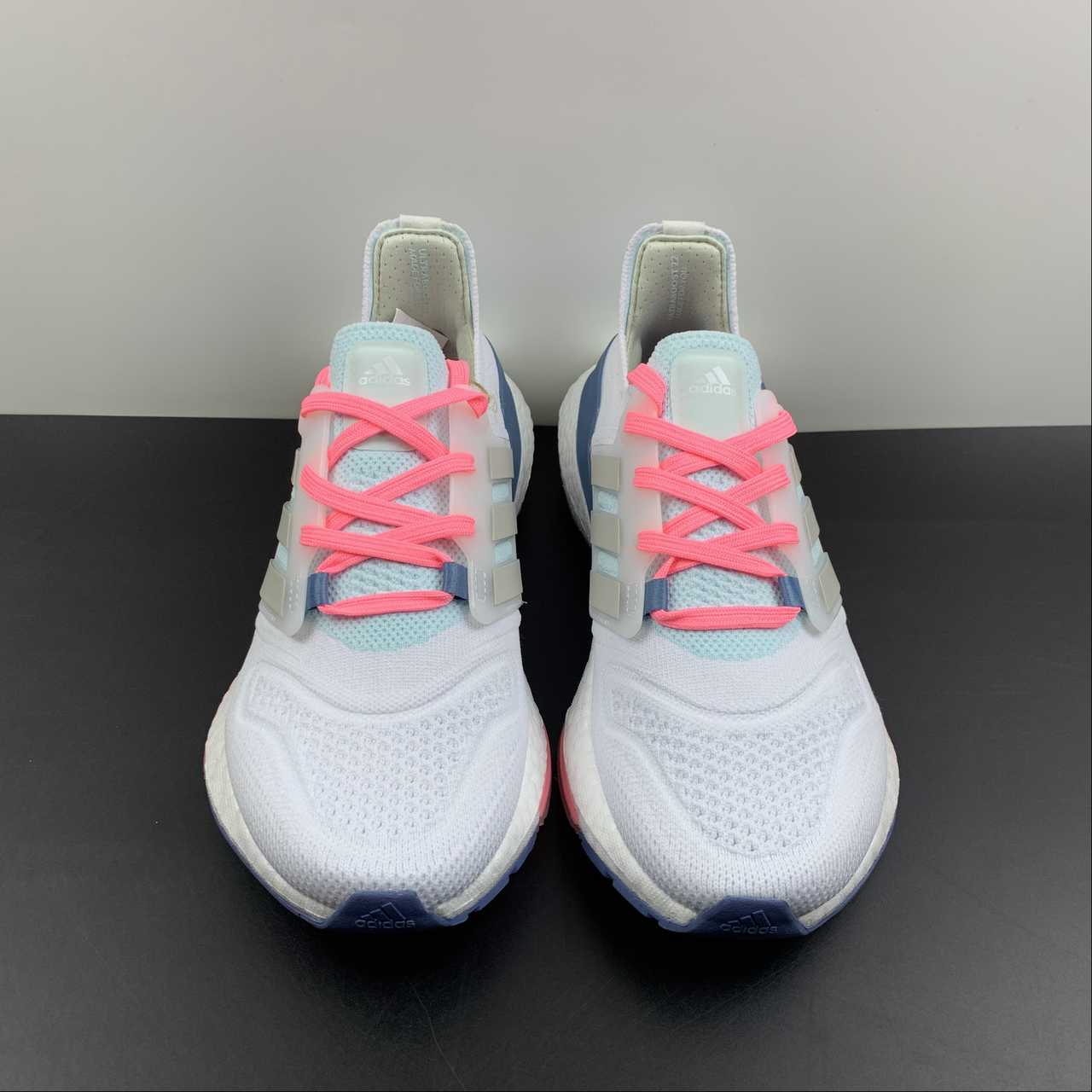 Adidas Ultraboost 22 - Branco/Rosa