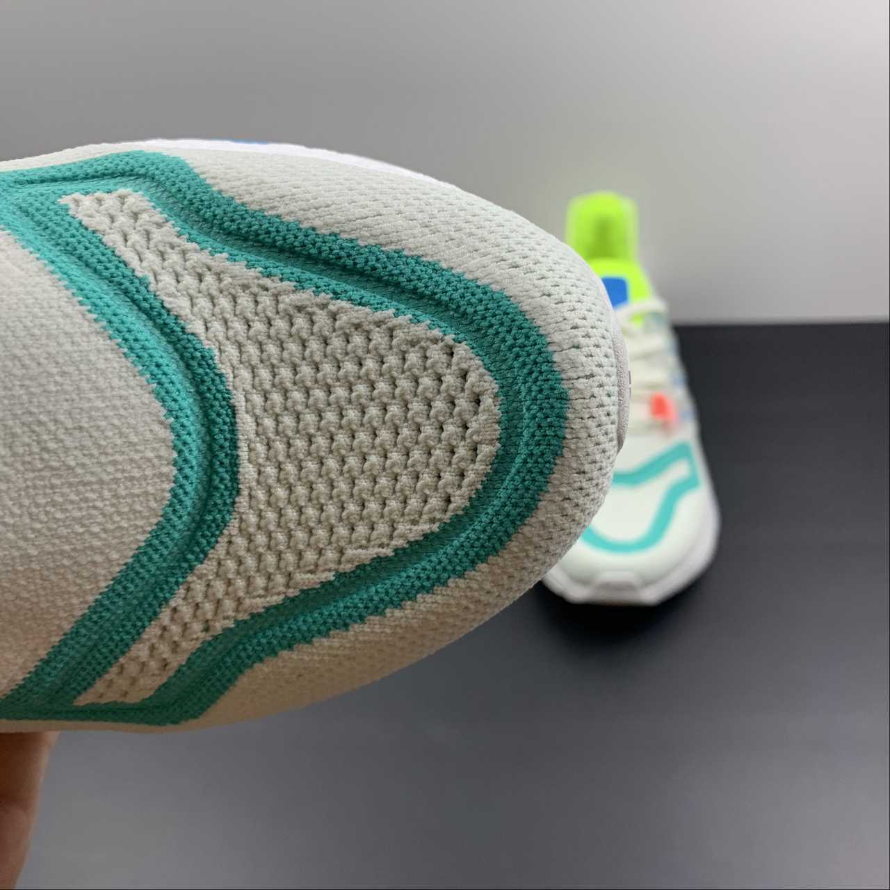 Adidas Ultraboost 22 - Cinza/Verde