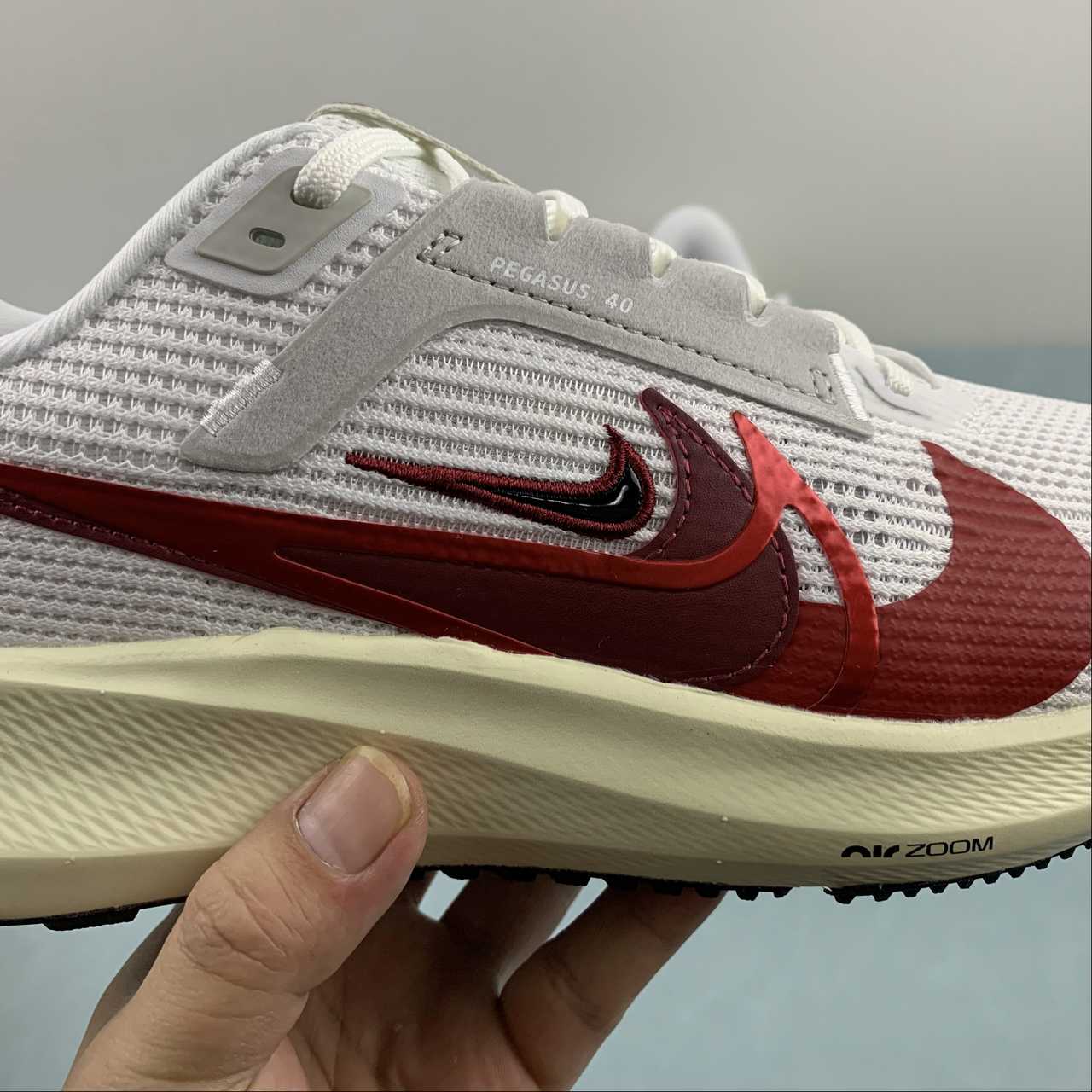 Nike Air Zoom Pegasus 40 - Branco/Vermelho