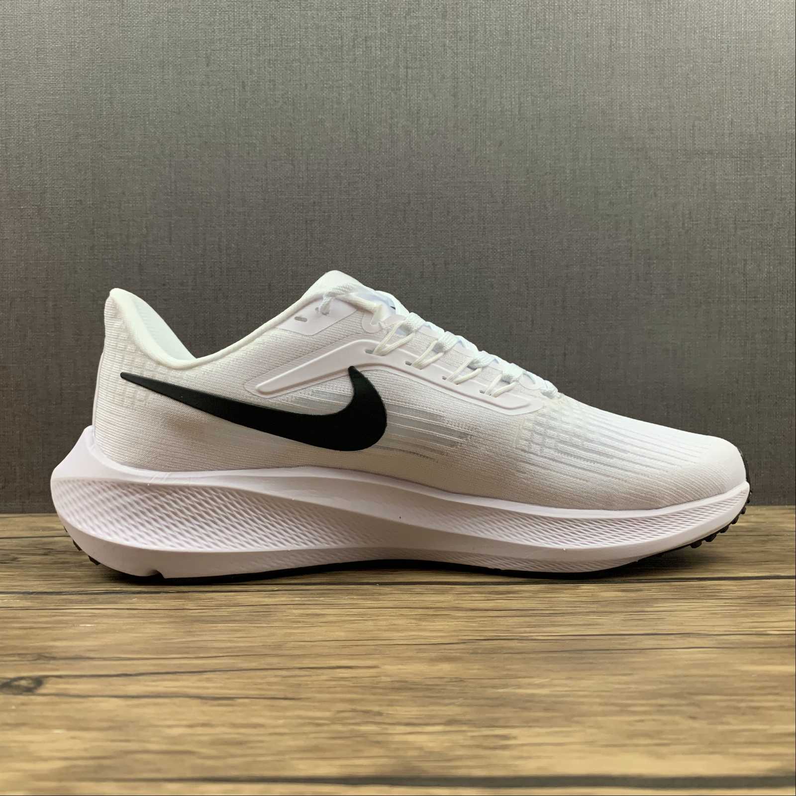 Nike Air Zoom Pegasus 39 - Branco/Preto