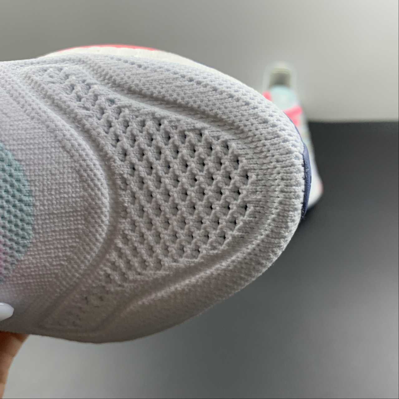 Adidas Ultraboost 22 - Branco/Rosa