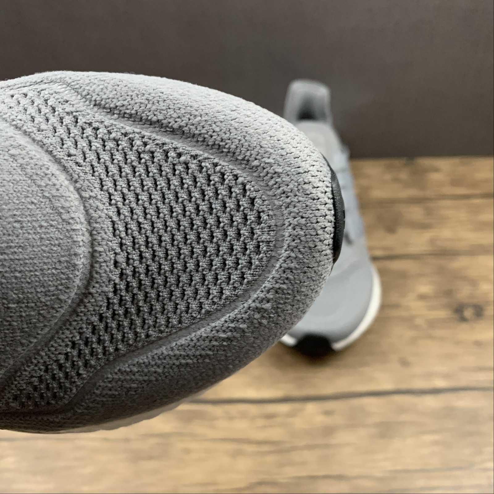 Adidas Ultraboost 22 - Cinza