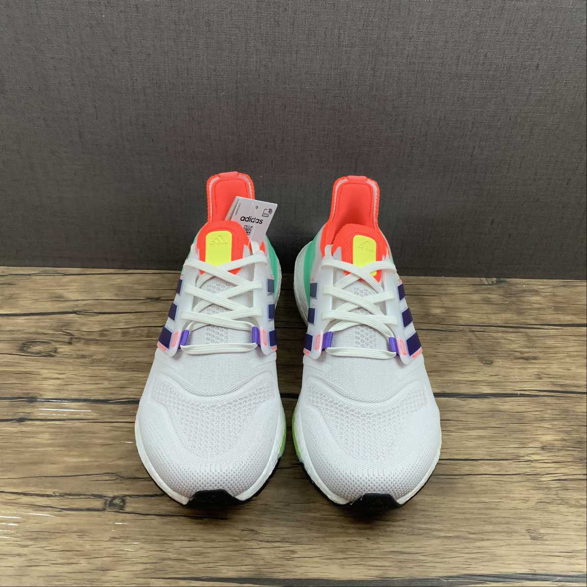 Adidas Ultraboost 22 - Branco/Laranja/Verde