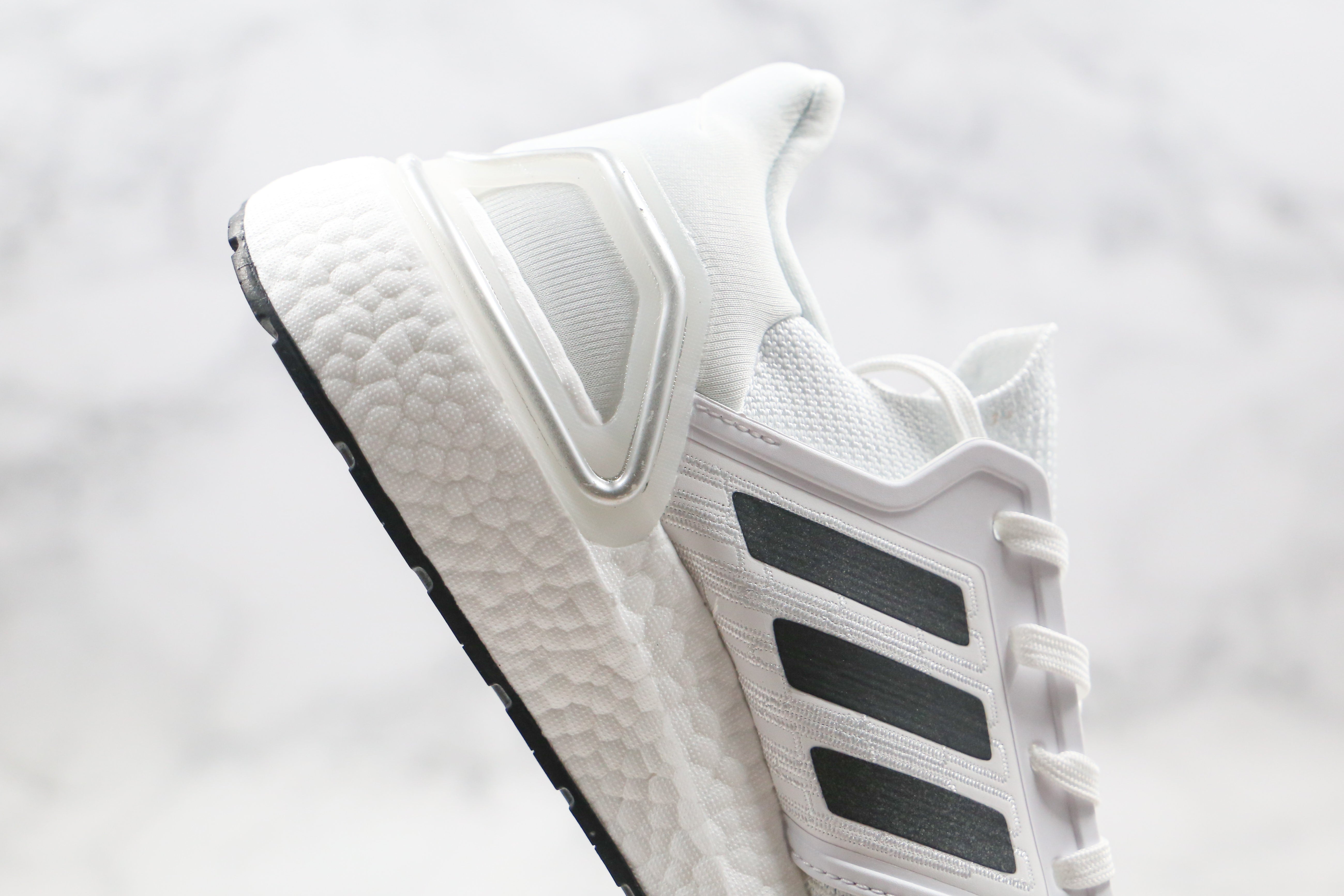 Adidas Ultraboost 20 - Branco/Cinza