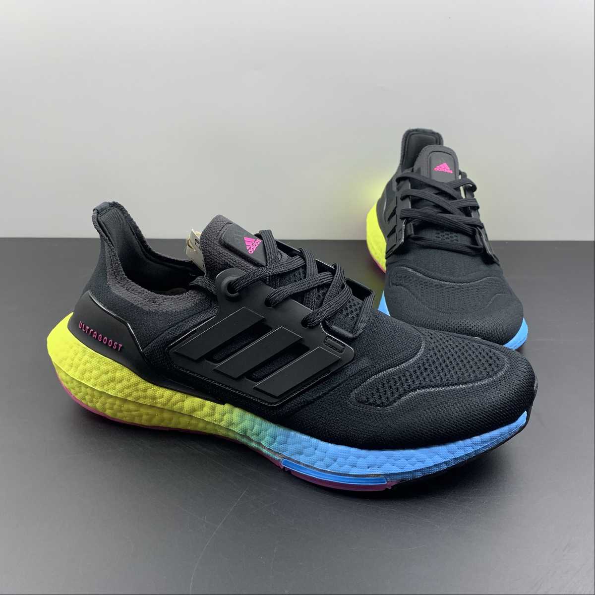 Adidas Ultraboost 22 - Preto/Amarelo