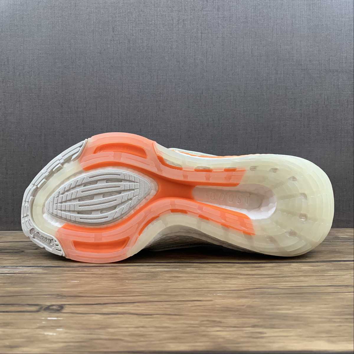 Adidas Ultraboost 22 - Branco/Laranja