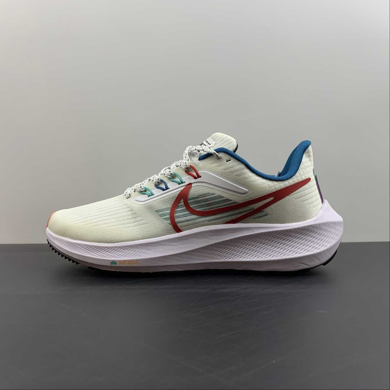 Nike Air Zoom Pegasus 39 - Branco/Laranja