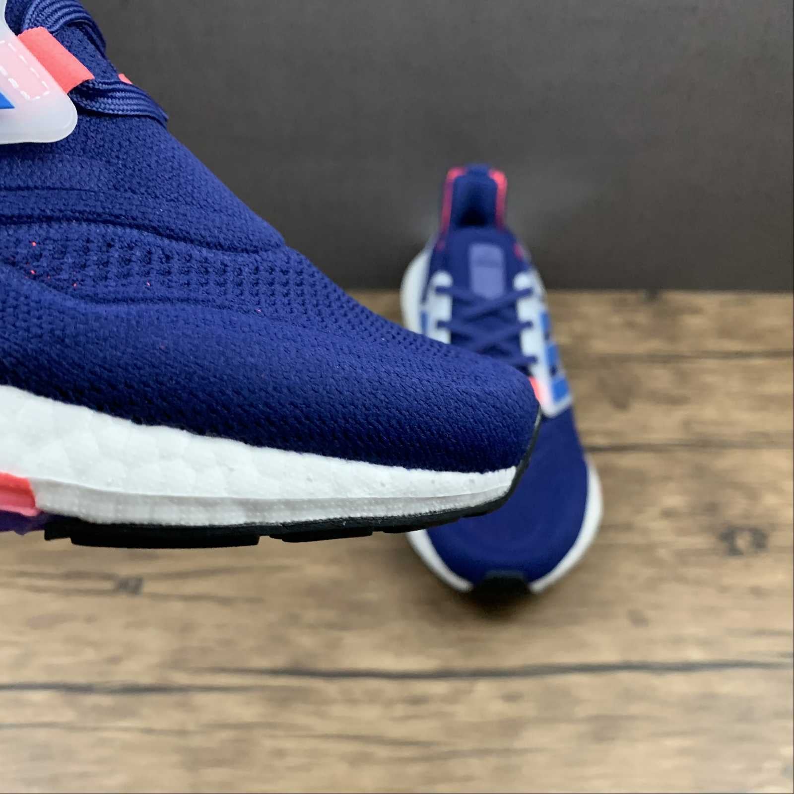 Adidas Ultraboost 22 - Azul/Branco