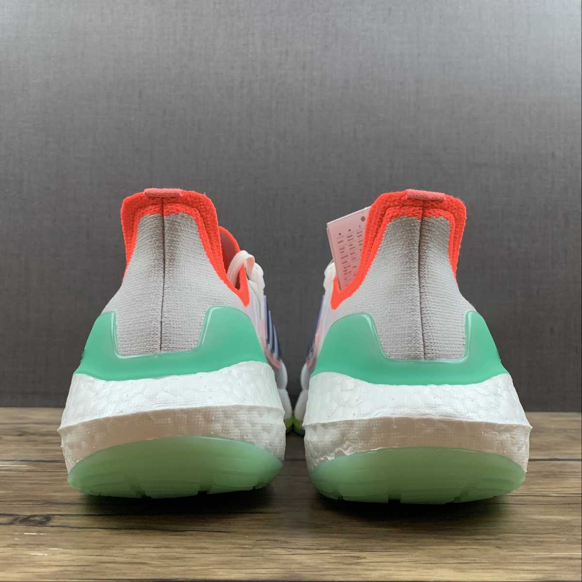 Adidas Ultraboost 22 - Branco/Laranja/Verde