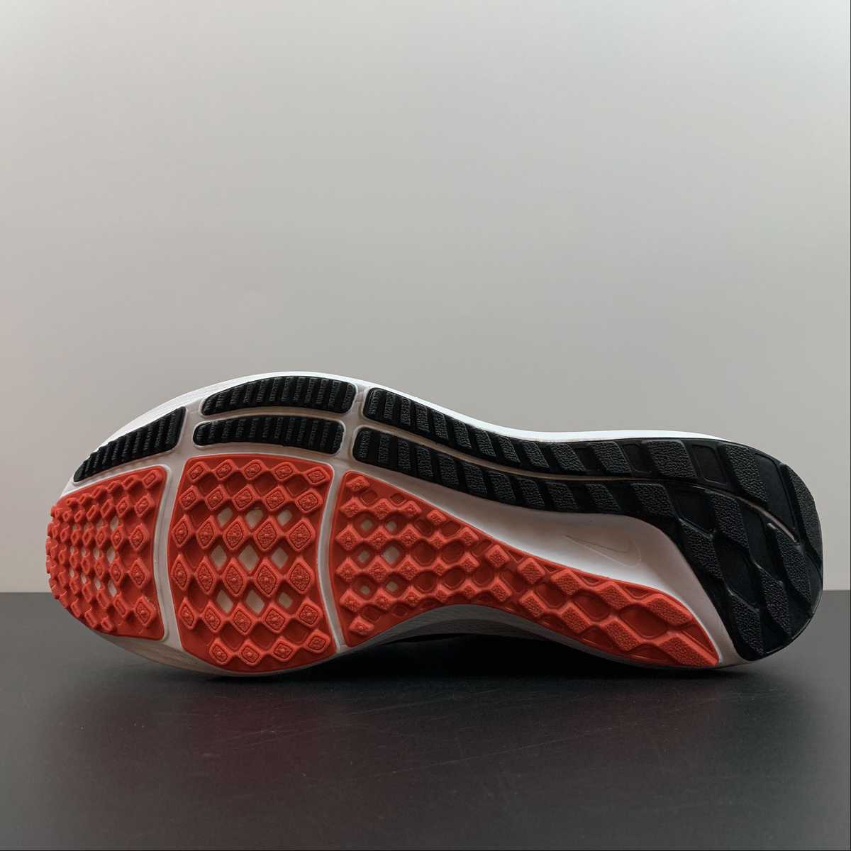 Nike Air Zoom Pegasus 39 - Preto/Laranja