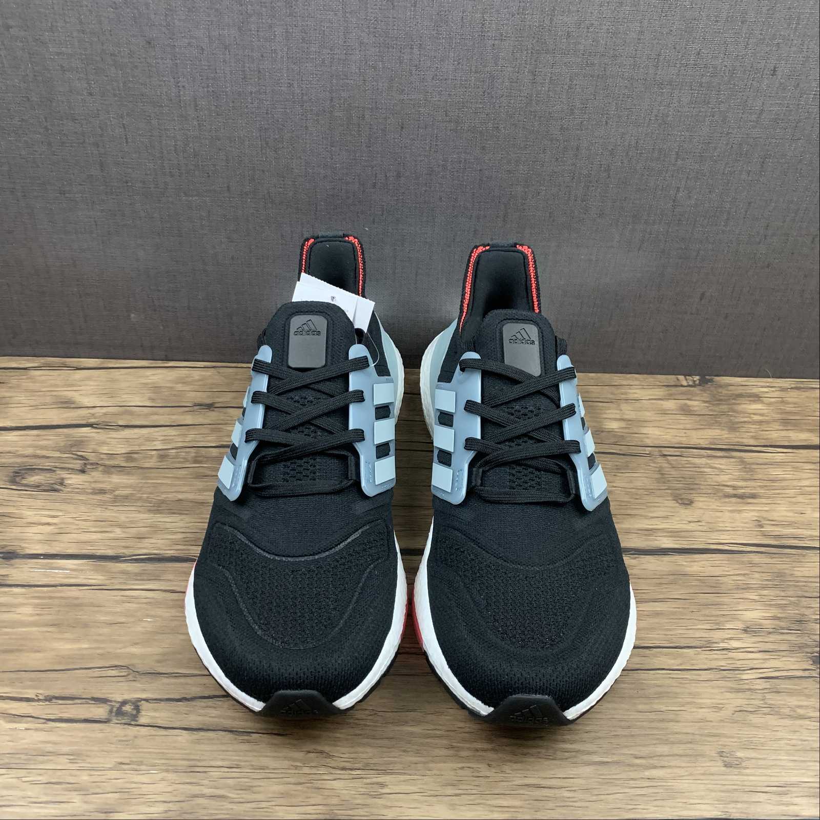 Adidas Ultraboost 22 - Preto/Cinza