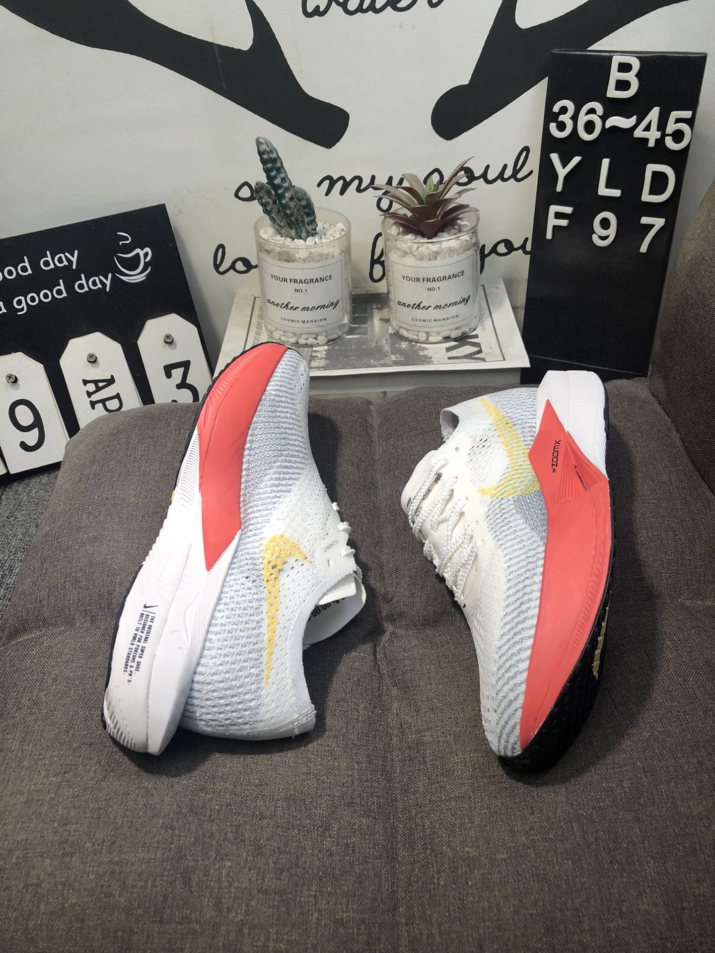 Nike Air Zoom X Vaporfly 3 - Branco/Rosa