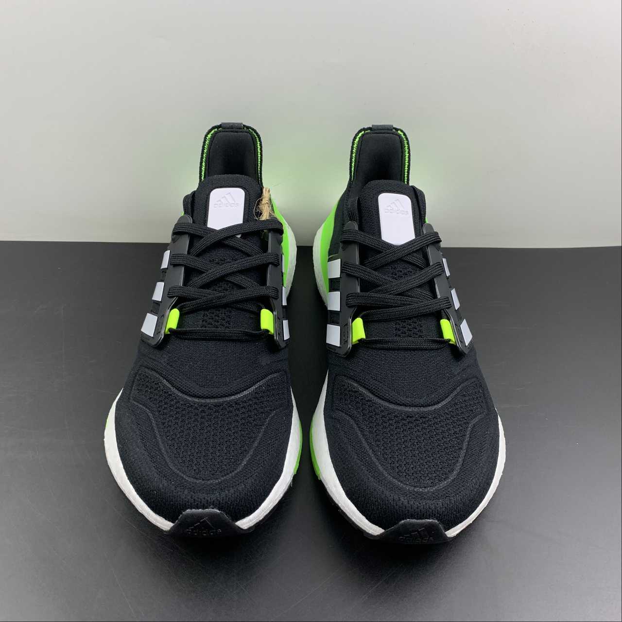 Adidas Ultraboost 22 - Preto/Verde/Branco