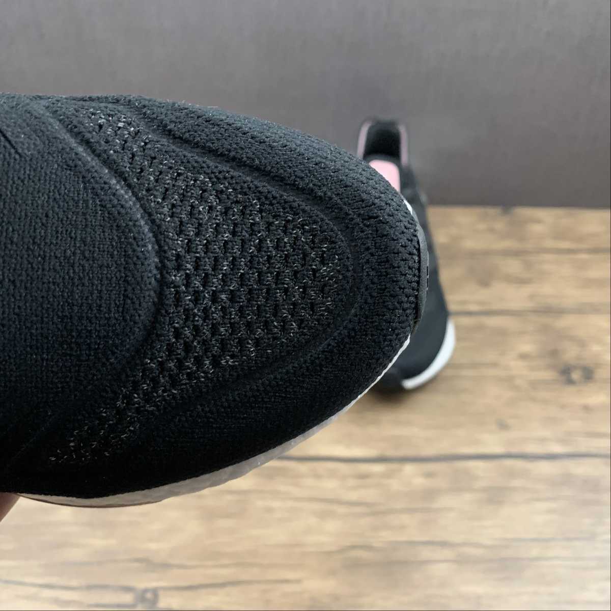 Adidas Ultraboost 22 - Preto/Branco