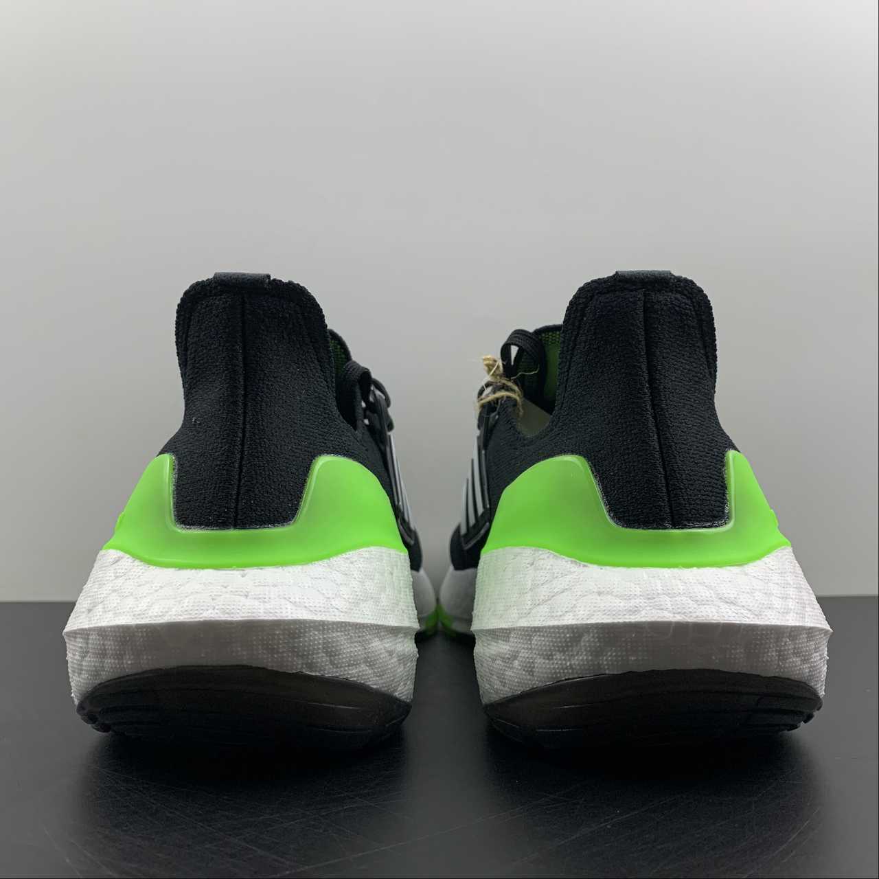Adidas Ultraboost 22 - Preto/Verde/Branco