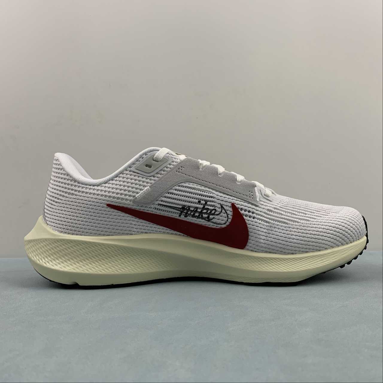 Nike Air Zoom Pegasus 40 - Branco/Vermelho