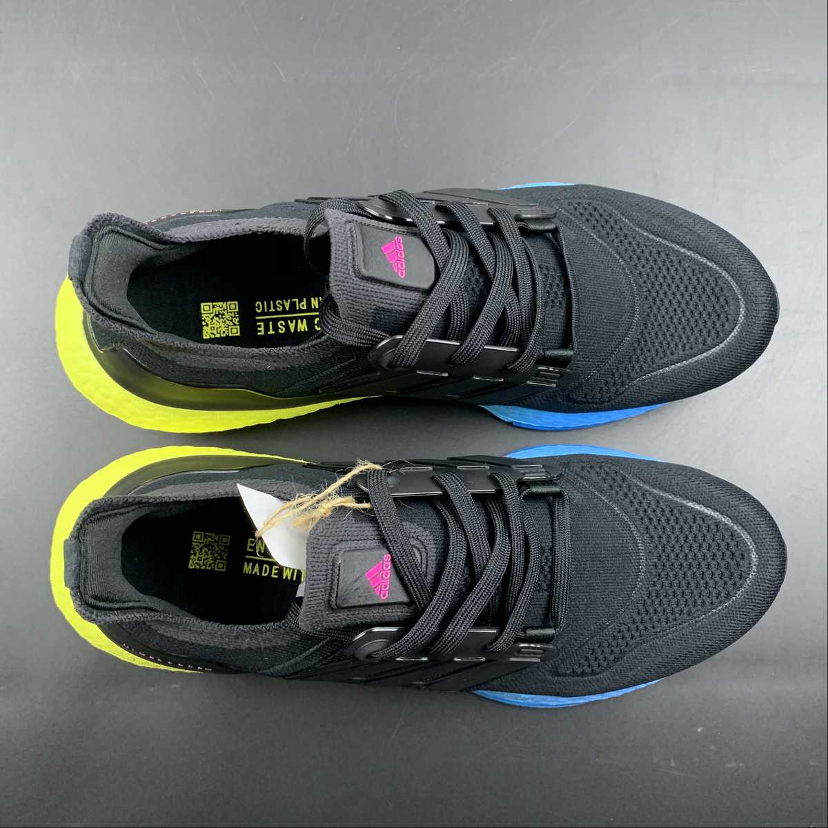 Adidas Ultraboost 22 - Preto/Amarelo