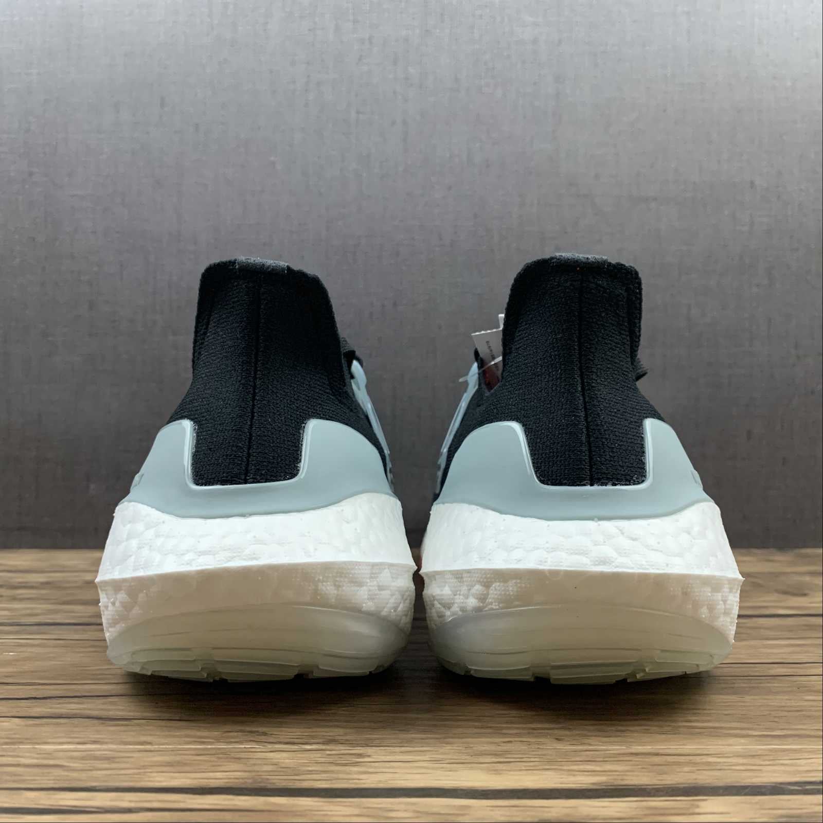 Adidas Ultraboost 22 - Preto/Cinza