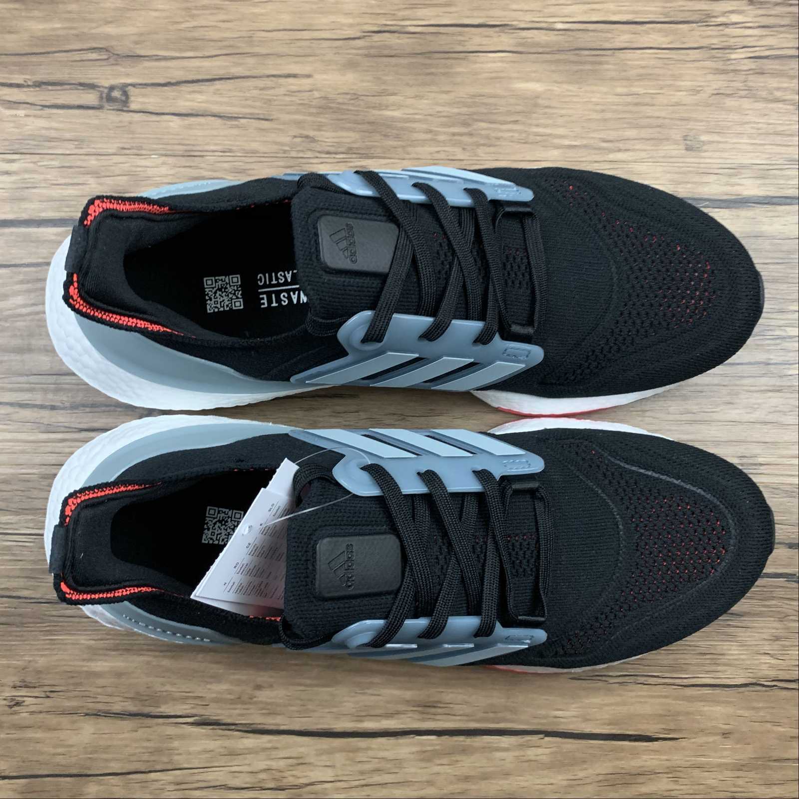 Adidas Ultraboost 22 - Preto/Cinza