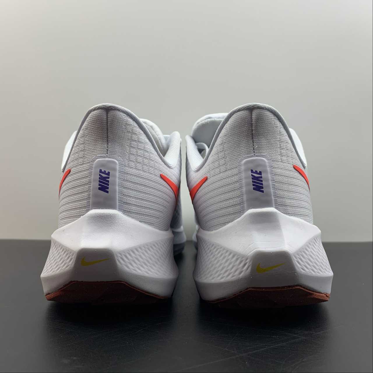 Nike Air Zoom Pegasus 39 - Branco/Laranja