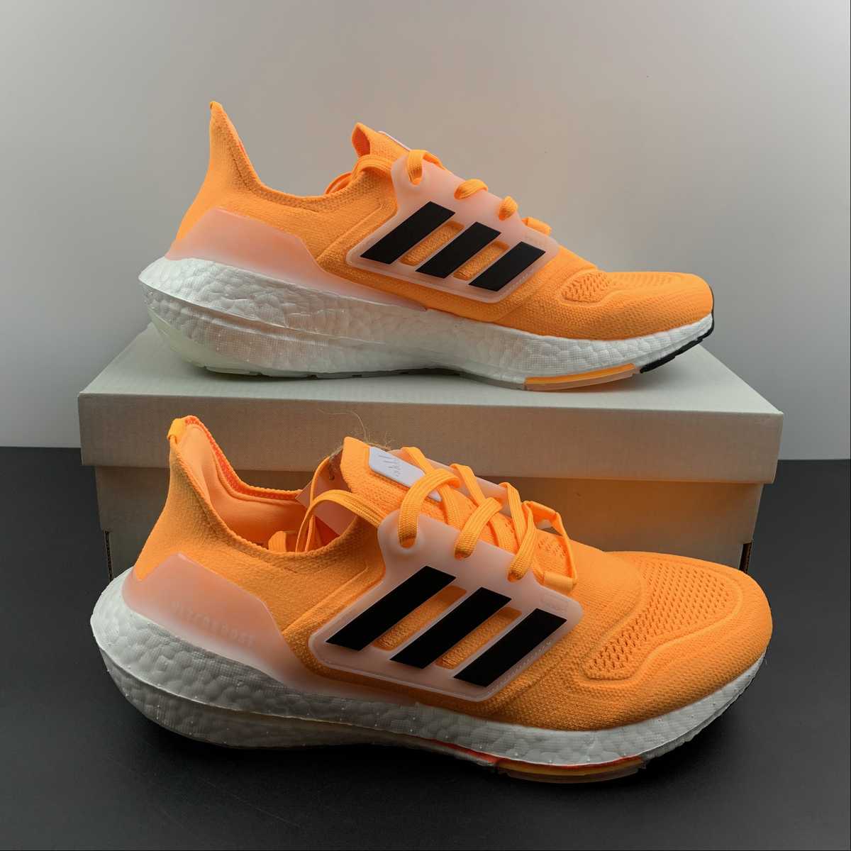 Adidas Ultraboost 22 - Laranja