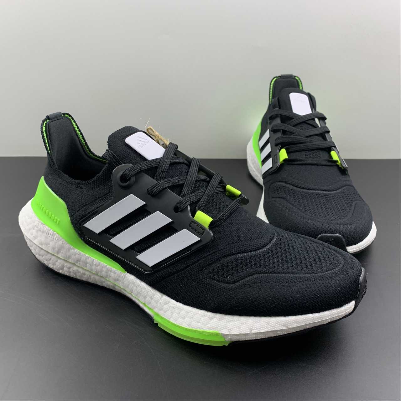Adidas Ultraboost 22 - Preto/Verde/Branco