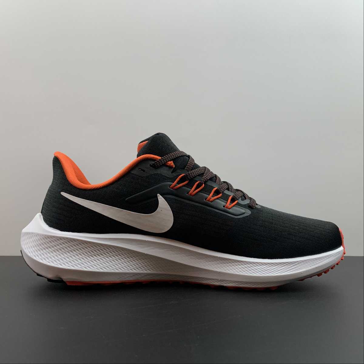 Nike Air Zoom Pegasus 39 - Preto/Laranja