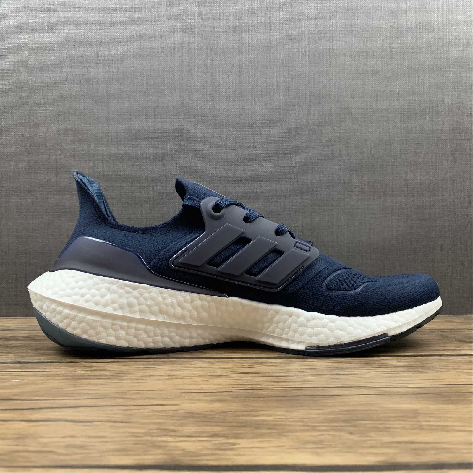 Adidas Ultraboost 22 - Azul Marinho
