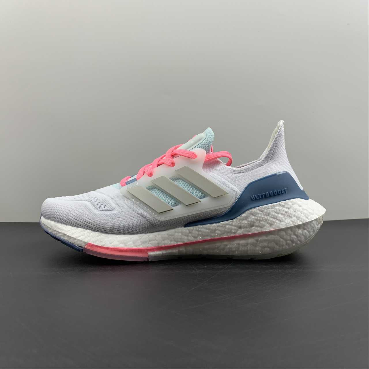 Adidas Ultraboost 22 - Branco/Rosa