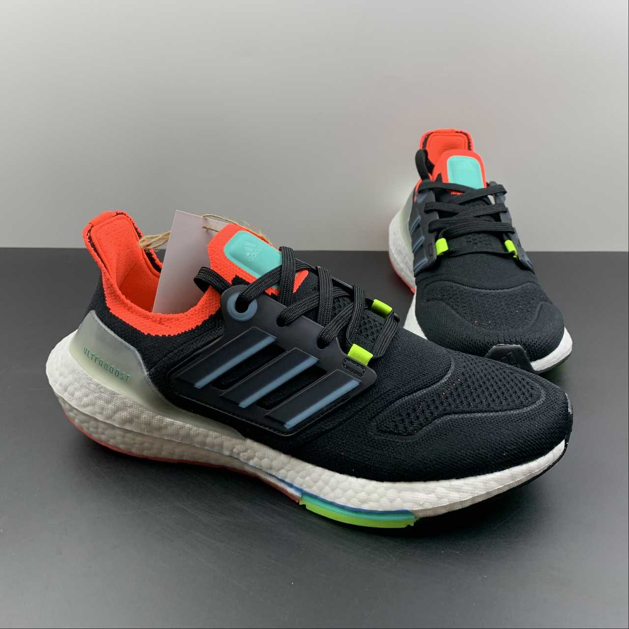 Adidas Ultraboost 22 - Preto/Laranja/Branco