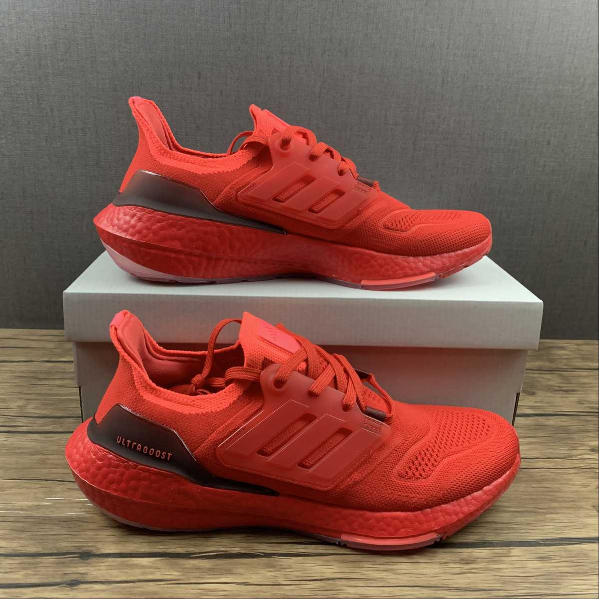 Adidas Ultraboost 22 - Vermelho/Preto