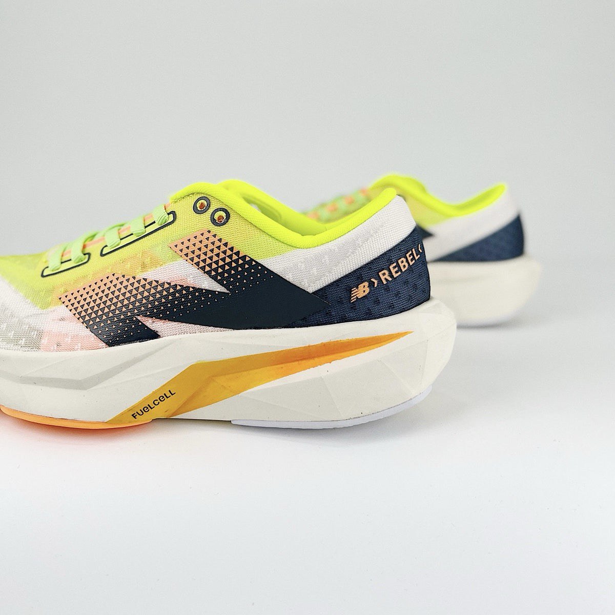 New Balance FuelCell Rebel V4 - Amarelo/Laranja